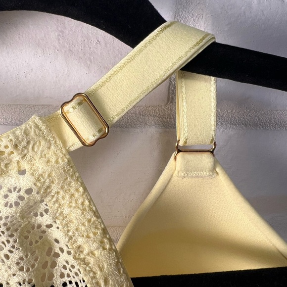 NWT Soma Embraceable Geo Lace
Racerback Lined Bra 34 DDD Lemonade Yellow #0638 - Picture 6 of 14